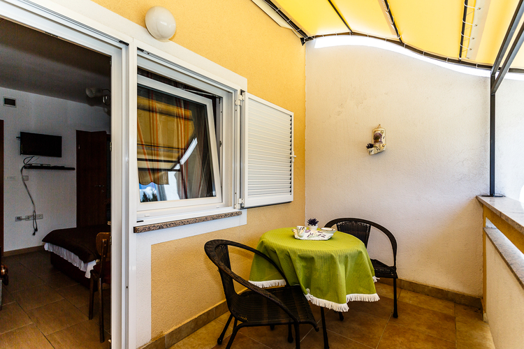 Studio Apartment 6